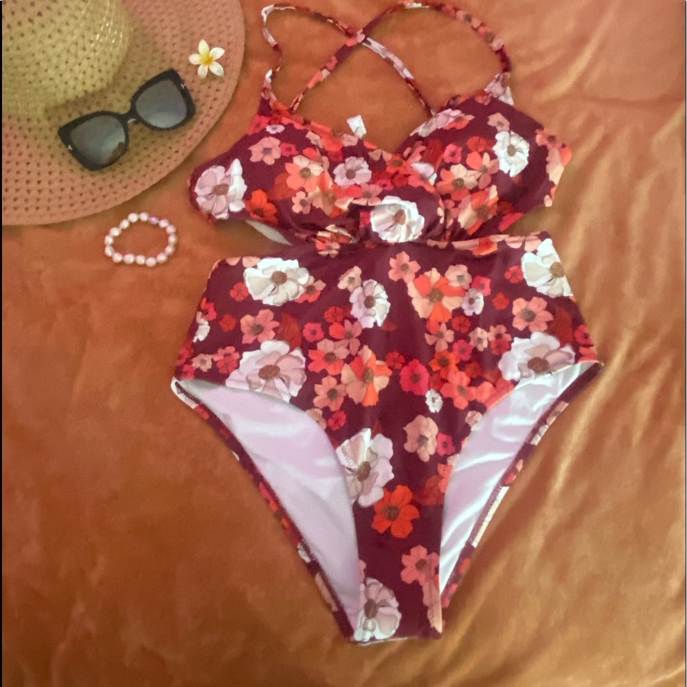 One piece swimsuit open back BNWT